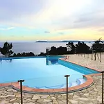 아파트 La Pinede - T4 Avec Terrasse Et Piscine 르 라방두