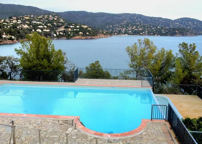 La Pinède - T4 Avec Terrasse Et Piscine *